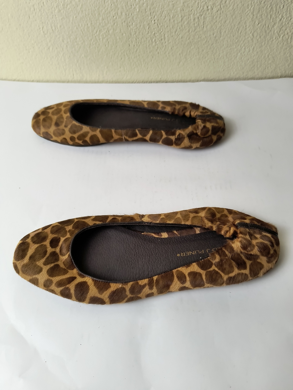 Donald J. Pliner 40M Giraffe Haircalf Animal Print Ballet Flats - Brown/Tan